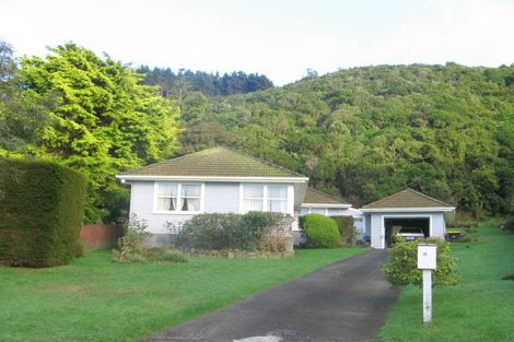 Photo of property in 15 Forglen Place, Tawa, Wellington, 5028