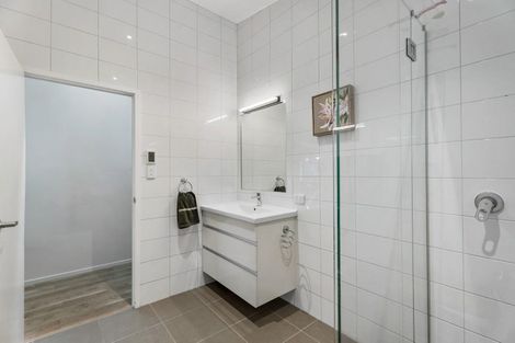 Photo of property in 64 Otitori Bay Road, Titirangi, Auckland, 0604