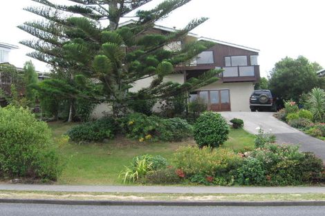 Photo of property in 3 Sartors Avenue, Northcross, Auckland, 0630