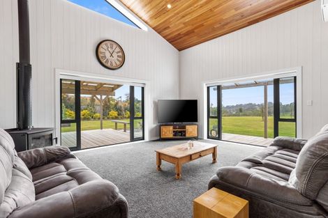 Photo of property in 136 Annett Road, Kumeu, 0891