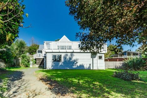 Photo of property in 11 Hicks Crescent, Waikanae Beach, Waikanae, 5036