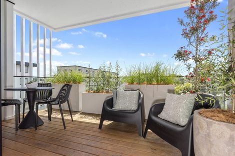 Photo of property in 201/8a Lake Pupuke Drive, Takapuna, Auckland, 0622