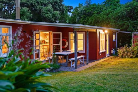 Photo of property in 42 Field Way, Waikanae Beach, Waikanae, 5036