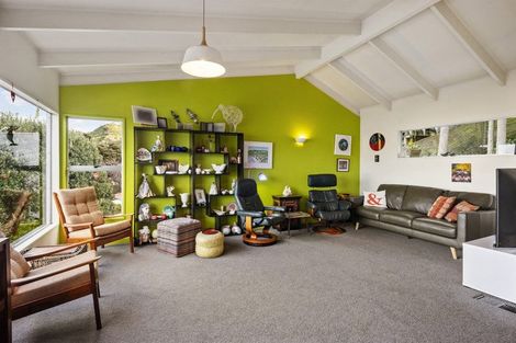 Photo of property in 140a Queens Drive, Lyall Bay, Wellington, 6022