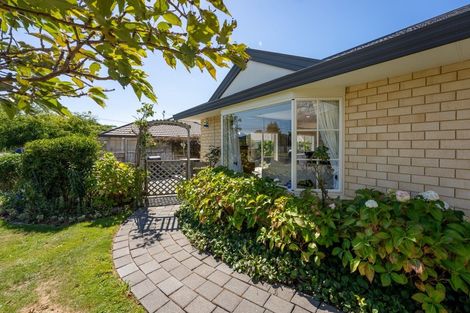 Photo of property in 5a Hemi Street, Waikanae, 5036