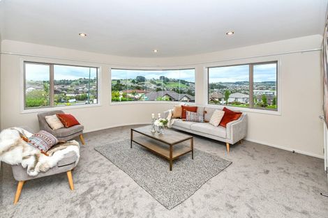 Photo of property in 36 Leburn Crescent, Flat Bush, Auckland, 2016