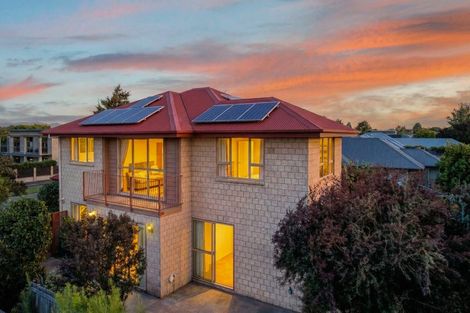 Photo of property in 31 Willowview Drive, Redwood, Christchurch, 8051