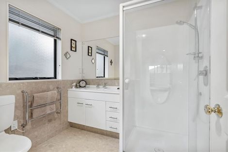 Photo of property in 12 Moycullien Lane, East Tamaki Heights, Auckland, 2016