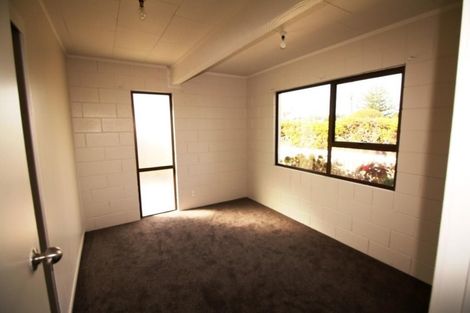 Photo of property in 42 Roberts Road, Te Atatu South, Auckland, 0610