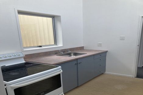 Photo of property in 2-4 Westmere Place, Takaro, Palmerston North, 4412