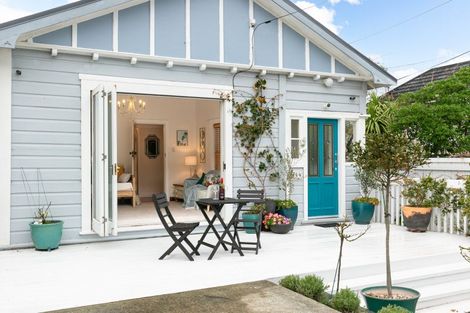 Photo of property in 159 Queens Drive, Lyall Bay, Wellington, 6022