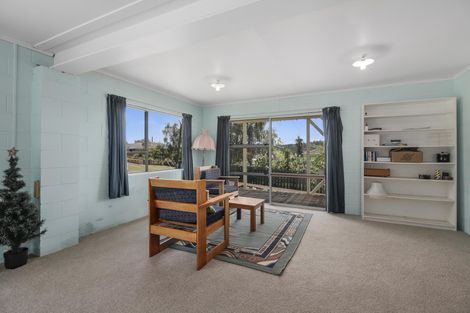 Photo of property in 18 Roick Parade, Glen Eden, Auckland, 0602