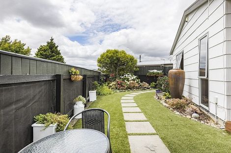 Photo of property in 17 Cargill Grove, Kelvin Grove, Palmerston North, 4414
