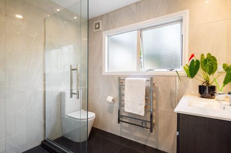 Photo of property in 16 Oakway Drive, Schnapper Rock, Auckland, 0632