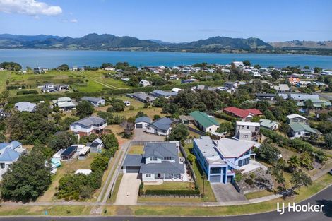 Photo of property in 30 Papaunahi Road, Bowentown, Waihi Beach, 3177