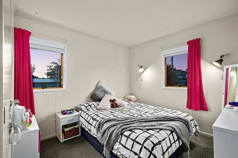 Photo of property in 85 Hobsonville Road, West Harbour, Auckland, 0618