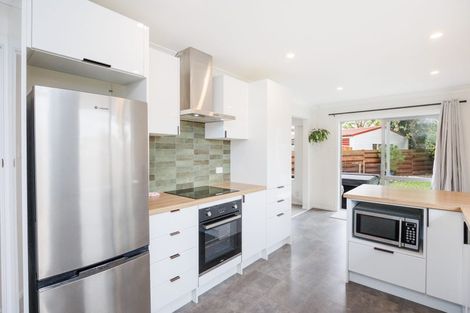 Photo of property in 9 Lyndale Place, Kelvin Grove, Palmerston North, 4414