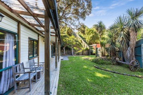 Photo of property in 76 Tilley Road, Paekakariki, 5034