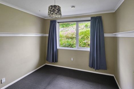 Photo of property in 35 Poto Road, Normandale, Lower Hutt, 5010