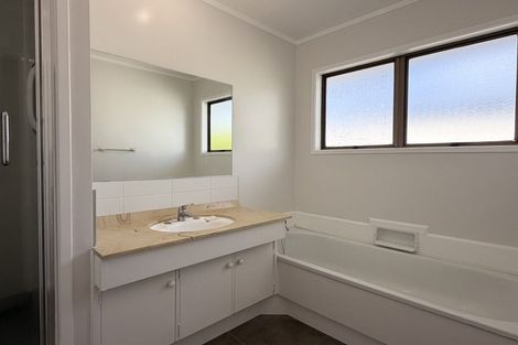 Photo of property in 33 Hutchinsons Road, Bucklands Beach, Auckland, 2014