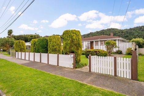 Photo of property in 15 Holdsworth Avenue, Trentham, Upper Hutt, 5018
