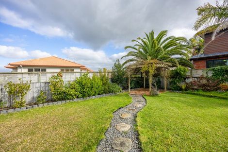 Photo of property in 6 Lough Derg Place, Pinehill, Auckland, 0632