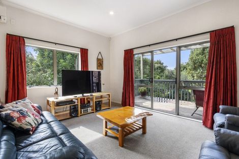 Photo of property in 17 Woodridge Avenue, Northcross, Auckland, 0630
