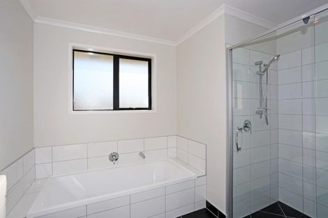 Photo of property in 2 Lippiatt Crescent, Pokeno, 2402