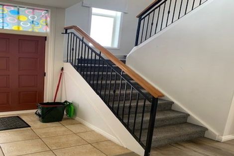 Photo of property in 2 Glastry Close, East Tamaki Heights, Auckland, 2016