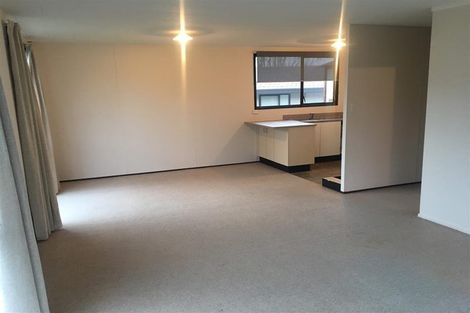 Photo of property in 2/29 Devonshire Road, Unsworth Heights, Auckland, 0632