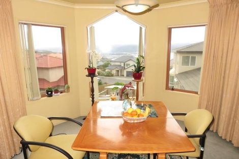 Photo of property in 12 Domett Street, Newlands, Wellington, 6037