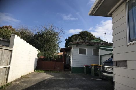 Photo of property in 2/29 Becker Drive, Weymouth, Auckland, 2103