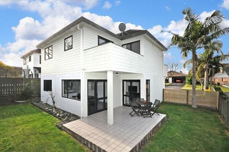 Photo of property in 1/16 Glucina Avenue, West Harbour, Auckland, 0618