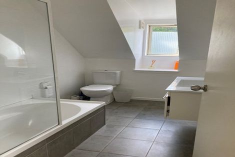 Photo of property in 2/39 Onslow Road, Khandallah, Wellington, 6035