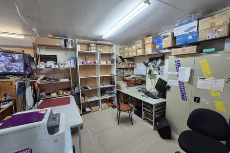 Photo of property in 1/2 Archibald Road, Kelston, Auckland, 0602