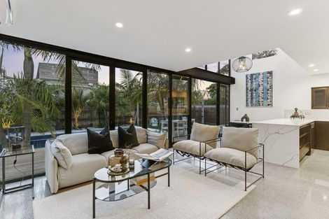 Photo of property in 4 Halyard Place, Te Atatu Peninsula, Auckland, 0610