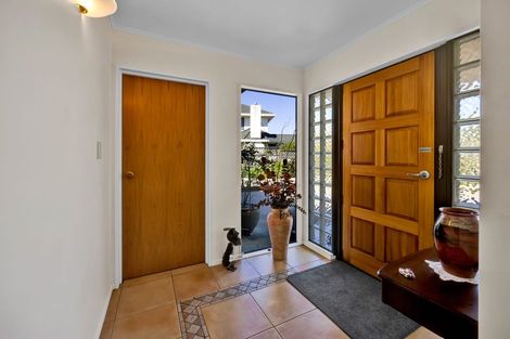 Photo of property in 15 Rod Syme Place, Hawera, 4610