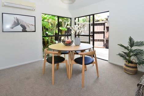 Photo of property in 2/26 Sandown Road, Rothesay Bay, Auckland, 0630