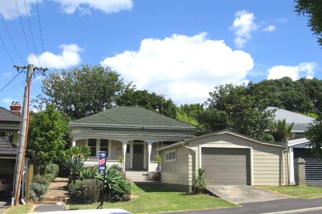 Photo of property in 21 Rutland Road, Stanley Point, Auckland, 0624