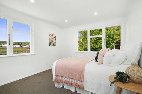 Photo of property in 7 Cheshire Street, Cannons Creek, Porirua, 5024