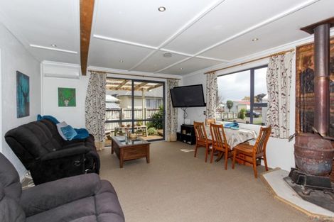 Photo of property in 15 Tuahu Place, Waitara, 4320