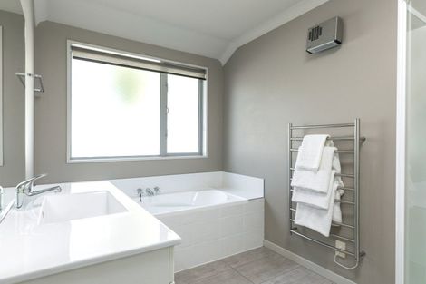 Photo of property in 25 Clearwater Place, Mayfield, Blenheim, 7201