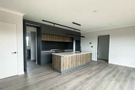 Photo of property in 31 Cara Avenue, Kumeu, 0810