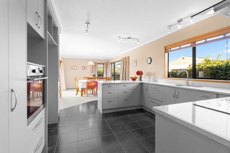Photo of property in 5b Truby King Street, Merrilands, New Plymouth, 4312