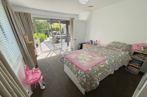 Photo of property in 35 Pinehurst Crescent, Russley, Christchurch, 8042