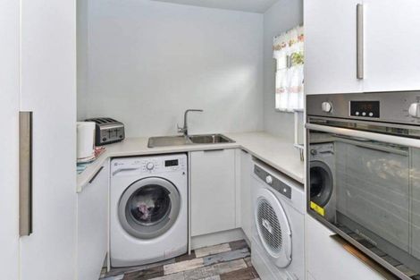 Photo of property in 3 Karaka Road, Kawakawa Bay, Papakura, 2585