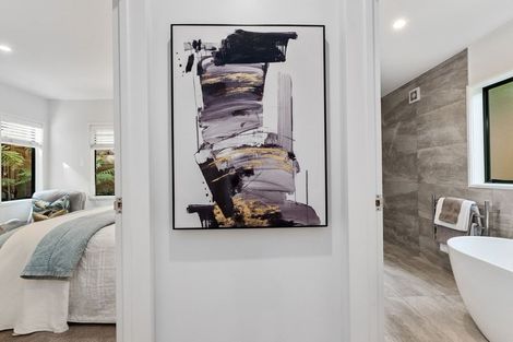 Photo of property in 2/68 Heathcote Road, Castor Bay, Auckland, 0620