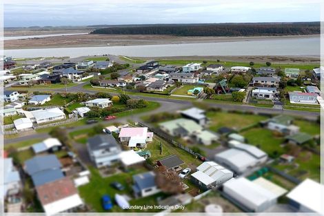 Photo of property in 17 Andresen Street, Foxton Beach, Foxton, 4815