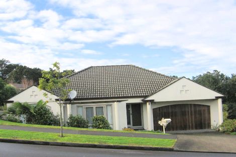 Photo of property in 2/65 Ribbonwood Crescent, Goodwood Heights, Auckland, 2105