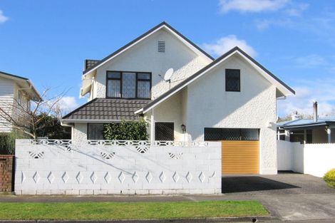 Photo of property in 1a Surrey Crescent, Hokowhitu, Palmerston North, 4410